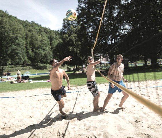 Rosenbad Gemünd Beach-Volleyball, © Foto Ralph Sondermann · Rosenbad Gemünd