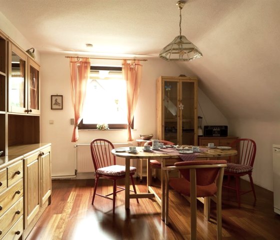 Kitchen with dining area II, © Nordeifel Tourismus GmbH & Johannes Schuh