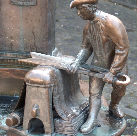 Tuchmacherbrunnen auf dem Monschauer Maktplatz, © Monschau-Touristik