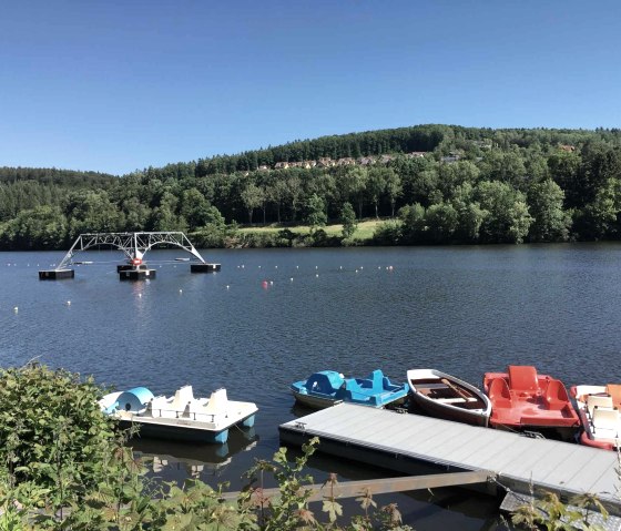 Badesee Kronenburg Bootsverleih, © Nordeifel Tourismus GmbH & Ferienwohnung Auszeit