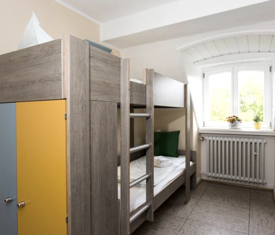 Multi-bed room example, © Nordeifel Tourismus GmbH & Jugendherberge Bad Münstereifel