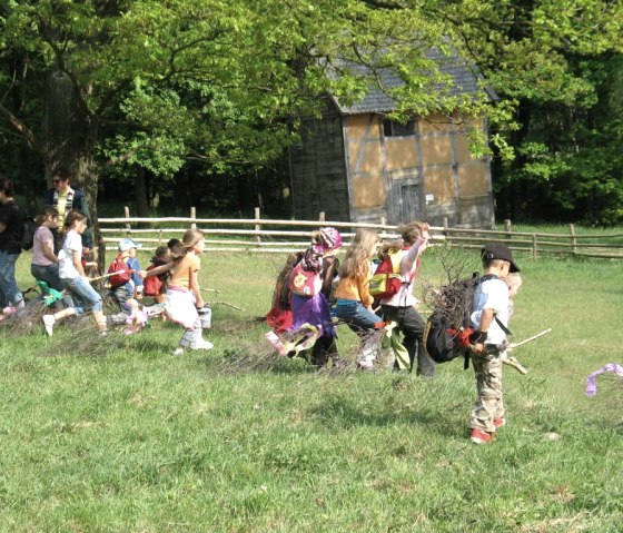 Mit der Hexe in der Walpurgisnacht, © LVR Kommern