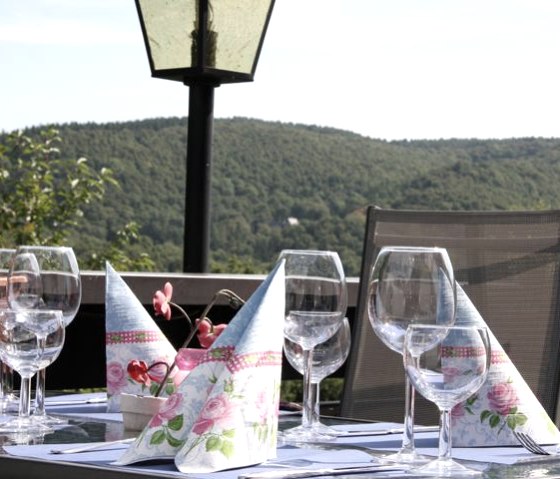 Terrasse, © Nordeifel Tourismus GmbH & Farni Hotel Haus Salzberg