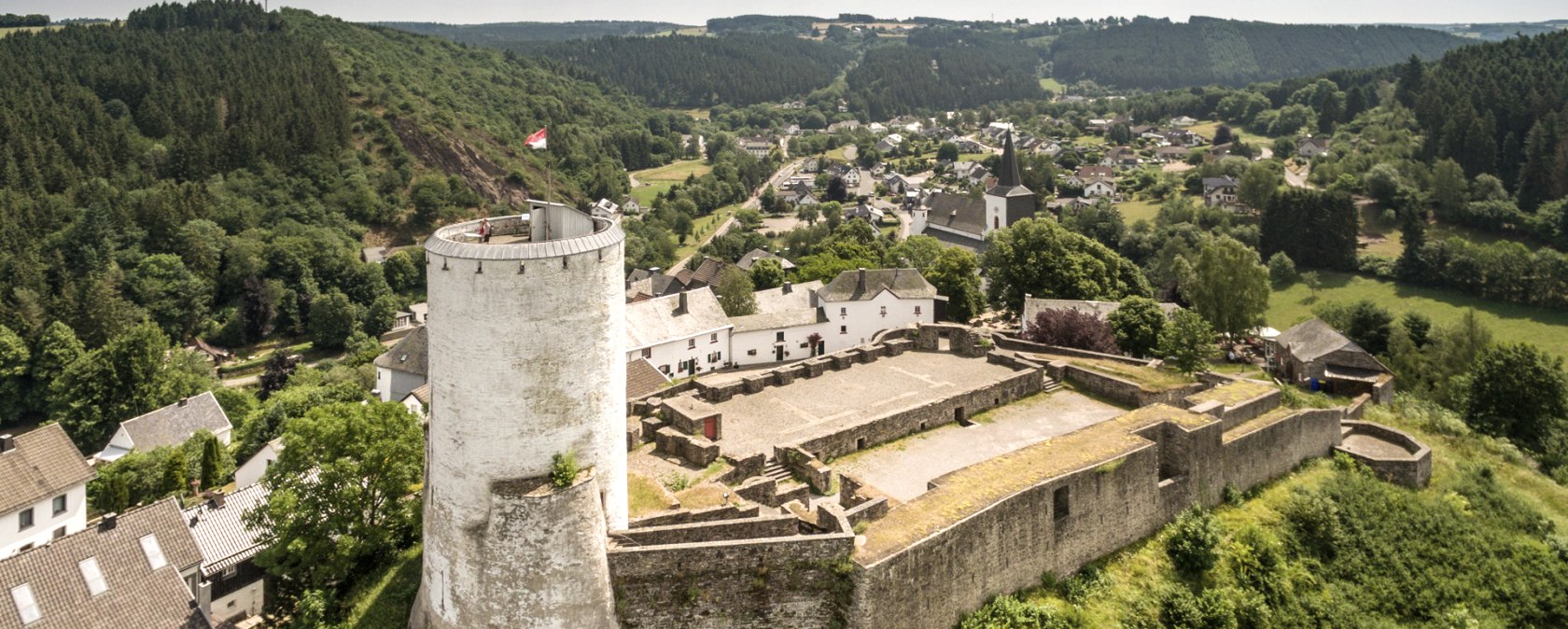 Wanderweg Burgenroute: Burg Reifferscheid, © Eifel Tourismus GmbH, D. Ketz