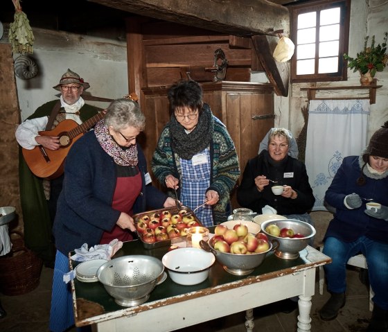 Advent_Bratäpfel, © LVR-Freilichtmuseum Kommern, Hans-Theo Gerhards