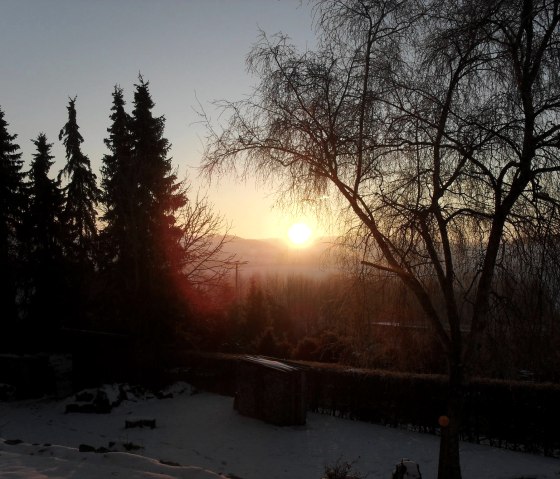 Blick von der Terrasse Sonnenaufgang, © Nordeifel Tourismus GmbH & Feriendomizil Eifelhaus Brenk