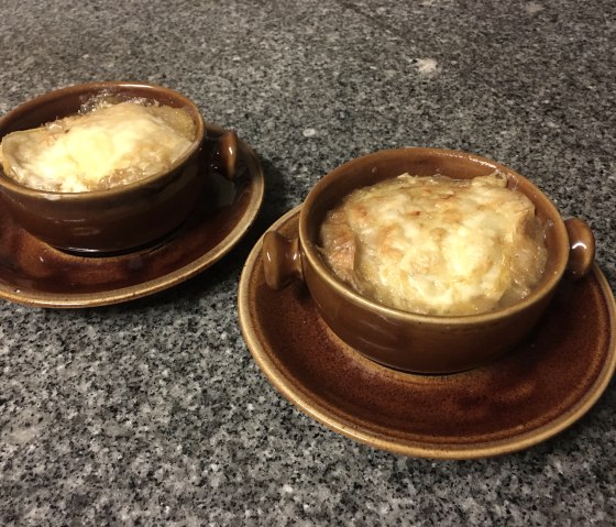 Unsere Zwiebelsuppe, © Hotel Schröder