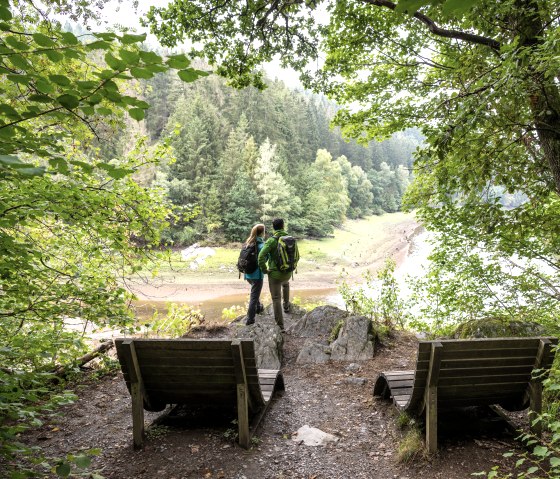 Die Kloster-Route führt zur Talsperre des Perlenbachs., © Eifel Tourismus GmbH, Dominik Ketz