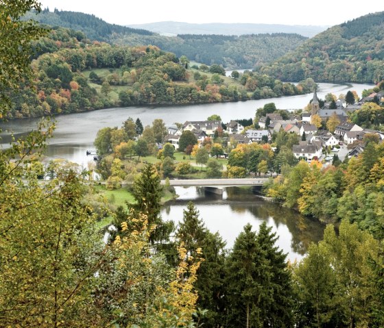 Rur-Olef-Route: Die Aussicht auf Einruhr, © Rheinland-Pfalz Tourismus GmbH/D. Ketz