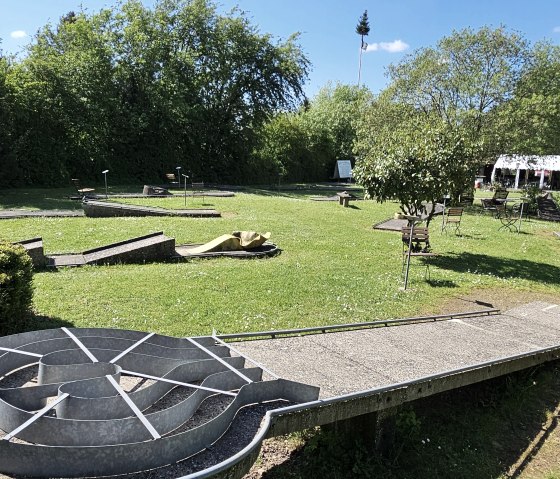 Minigolf im Golfstübchen in Gillenfeld, © Golfstübchen Gillenfeld