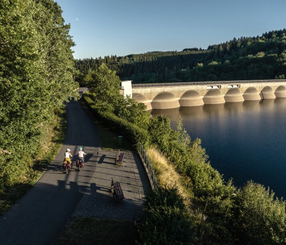 Blick auf den Stausee mit Staumauer Oleftalsperre, © Eifel Tourismus GmbH, Dennis Stratmann