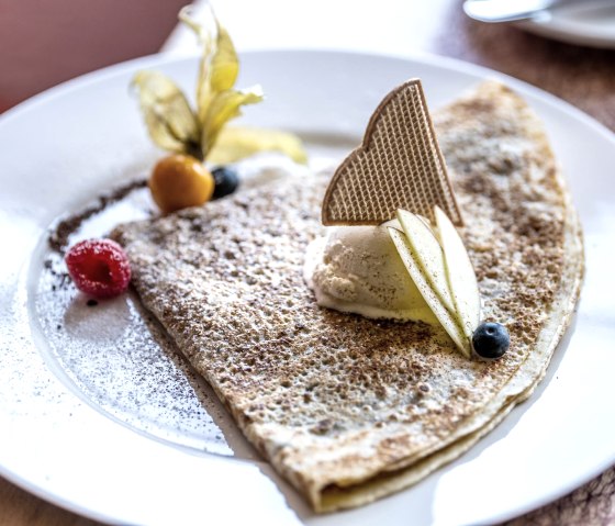 Crêpe in der Crêperie, Resturant Villa Kronenburg, © Eifel Tourismus GmbH, Dominik Ketz