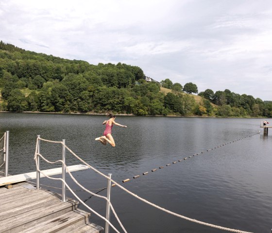 Naturerlebnisbad Einruhr - Schwimmen im Obersee, © Eifel Tourismus GmbH, Tobias Vollmer