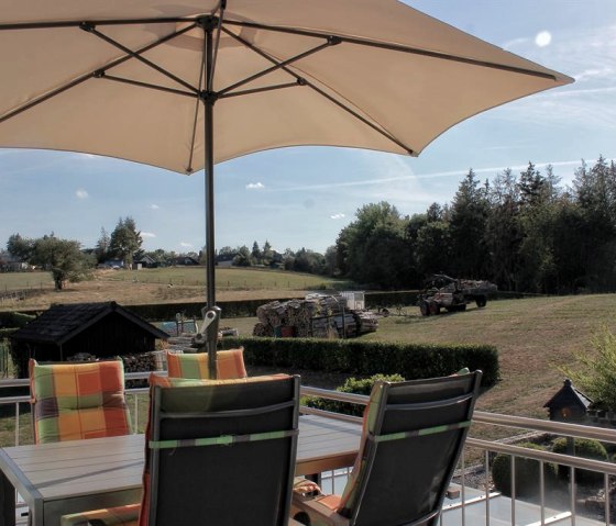 Terrasse mit Blick in den Garten, © Rureifel Tourismus e.V.