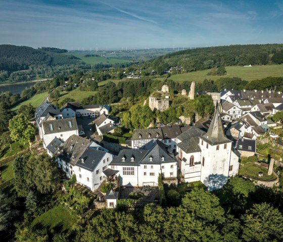 Blick auf das historische Kronenburg, © Eifel Tourismus GmbH, Dominik Ketz