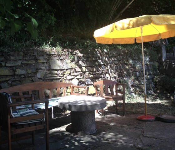 Gartenterrasse mit Grillplatz, © kph