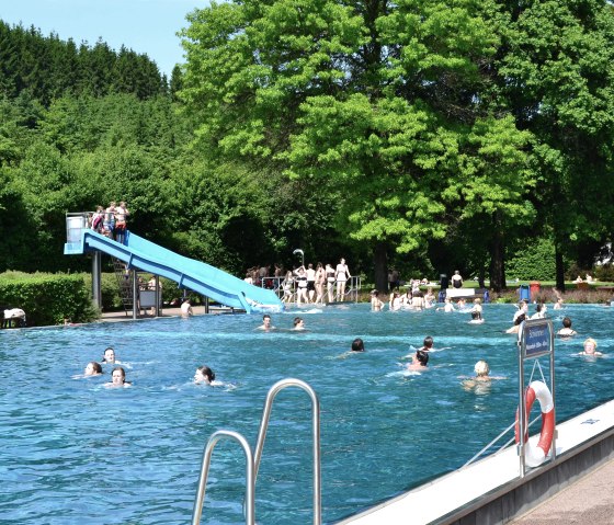 Waldfreibad Prüm neben Campingplatz, © Tourist-Information Prümer Land