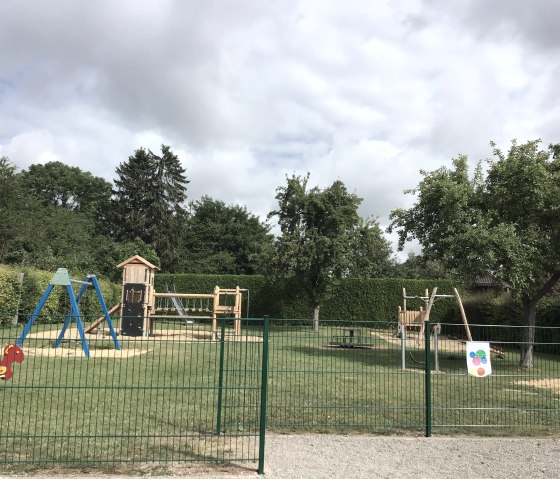 Spielplatz im Ort, © Nordeifel Tourismus GmbH & Ferienhaus Klasen