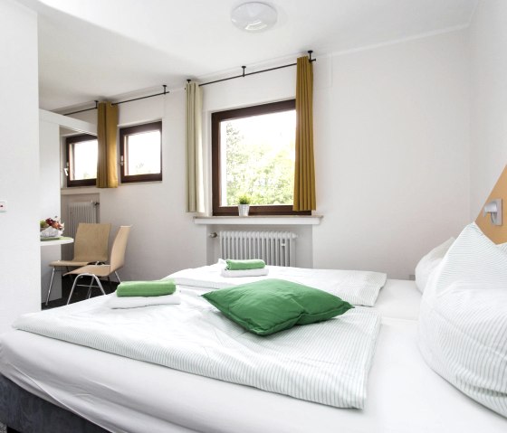 Room example, © Nordeifel Tourismus GmbH & Jugendherberge Bad Münstereifel