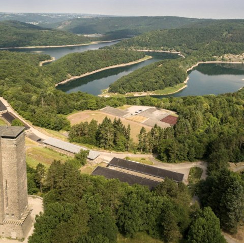 Blick auf Vogelsang und Urftsee, © Eifel Tourismus GmbH, Dominik Ketz