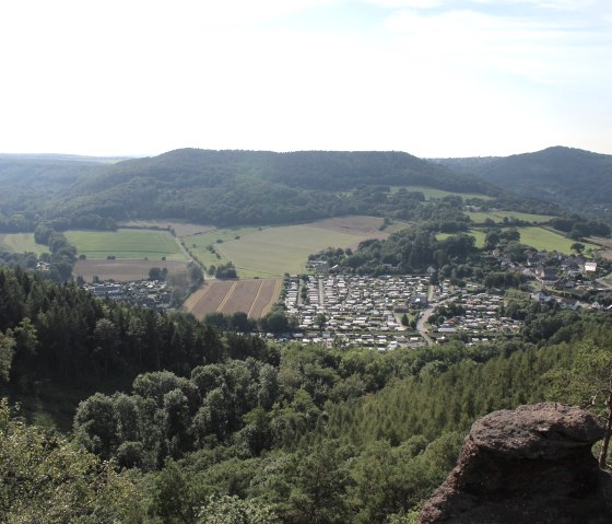 Auf dem Effelsdach mit Blick auf die Burg, © Rureifel Tourismus e.V.