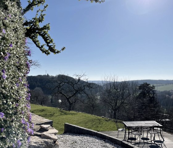 Panorama 1, © Nordeifel Tourismus GmbH & Burghaus und Villa Kronenburg