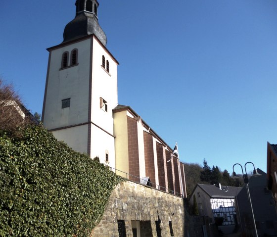 Ein Blick auf die Kirche St. Clemens, © Rureifel-Tourismus e.V.