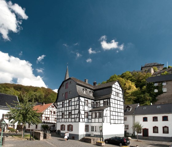 Ahr-Radweg: Altstadt Blankenheim mit Eifel-Museum, © Eifel Tourismus GmbH, Dominik Ketz