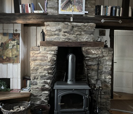 Fireplace, © Nordeifel Tourismus GmbH & Ferienhaus Höppches