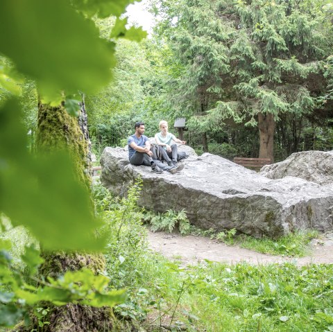 Pause an Kaiser Karls Bettstatt, © Eifel-Tourismus GmbH, shapefruit AG A. Röser