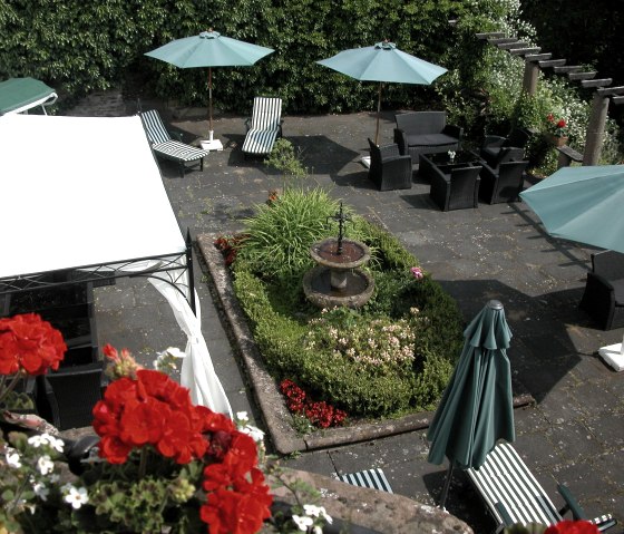 one of the terraces, © Nordeifel Tourismus GmbH & Burghaus und Villa Kronenburg