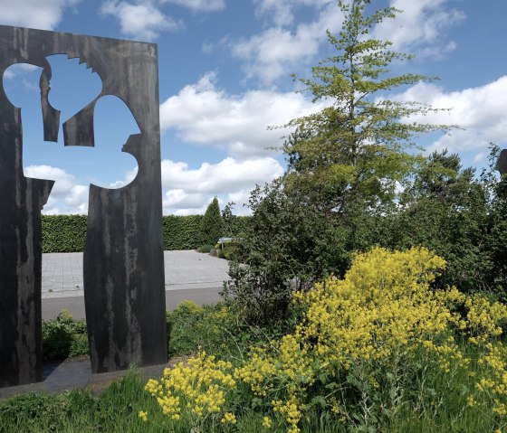 Seepark Zülpich, Blumen und Skulptur, © Seepark Zülpich