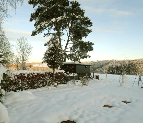 Garten im Schnee, © Nordeifel Tourismus GmbH & Ferienhaus eifel-mökki