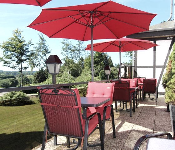 Terrasse., © Nordeifel Tourismus GmbH & Hotel Restaurant Hollerather Hof